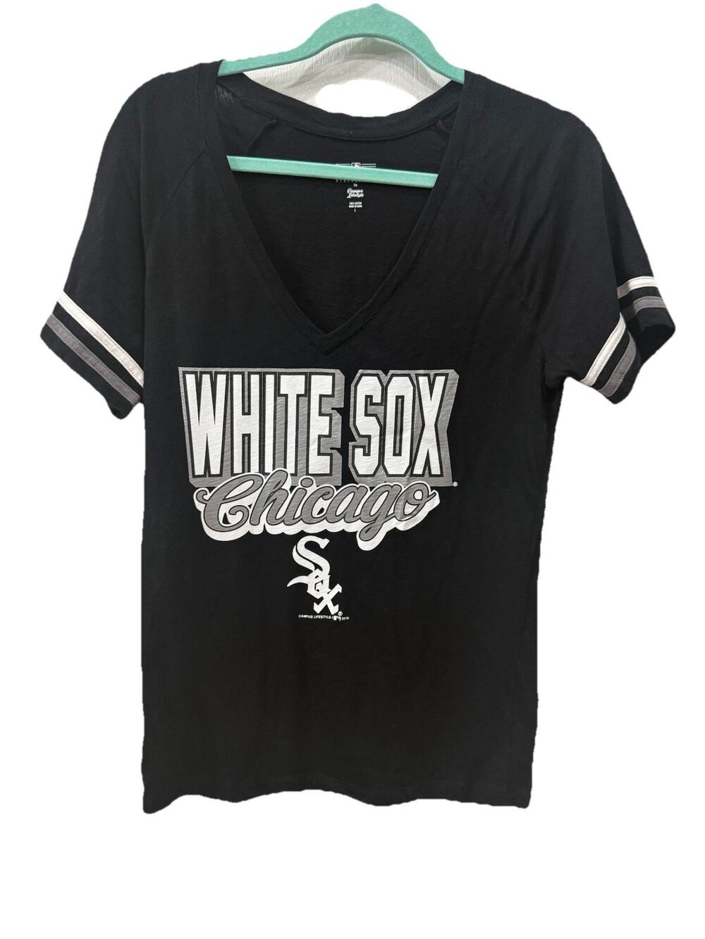 Chicago White Sox Women’s Large Black V-Neck MLB Graphic Tee Campus Lifestyle